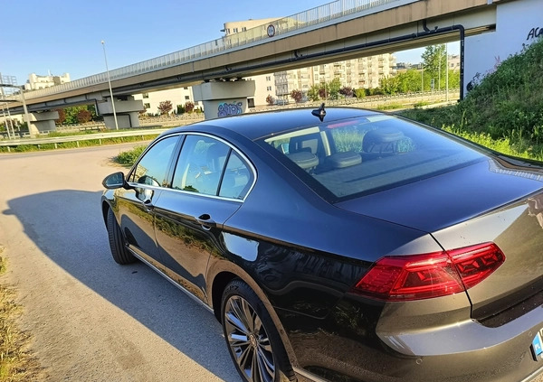 Volkswagen Passat cena 130000 przebieg: 88400, rok produkcji 2021 z Warszawa małe 742